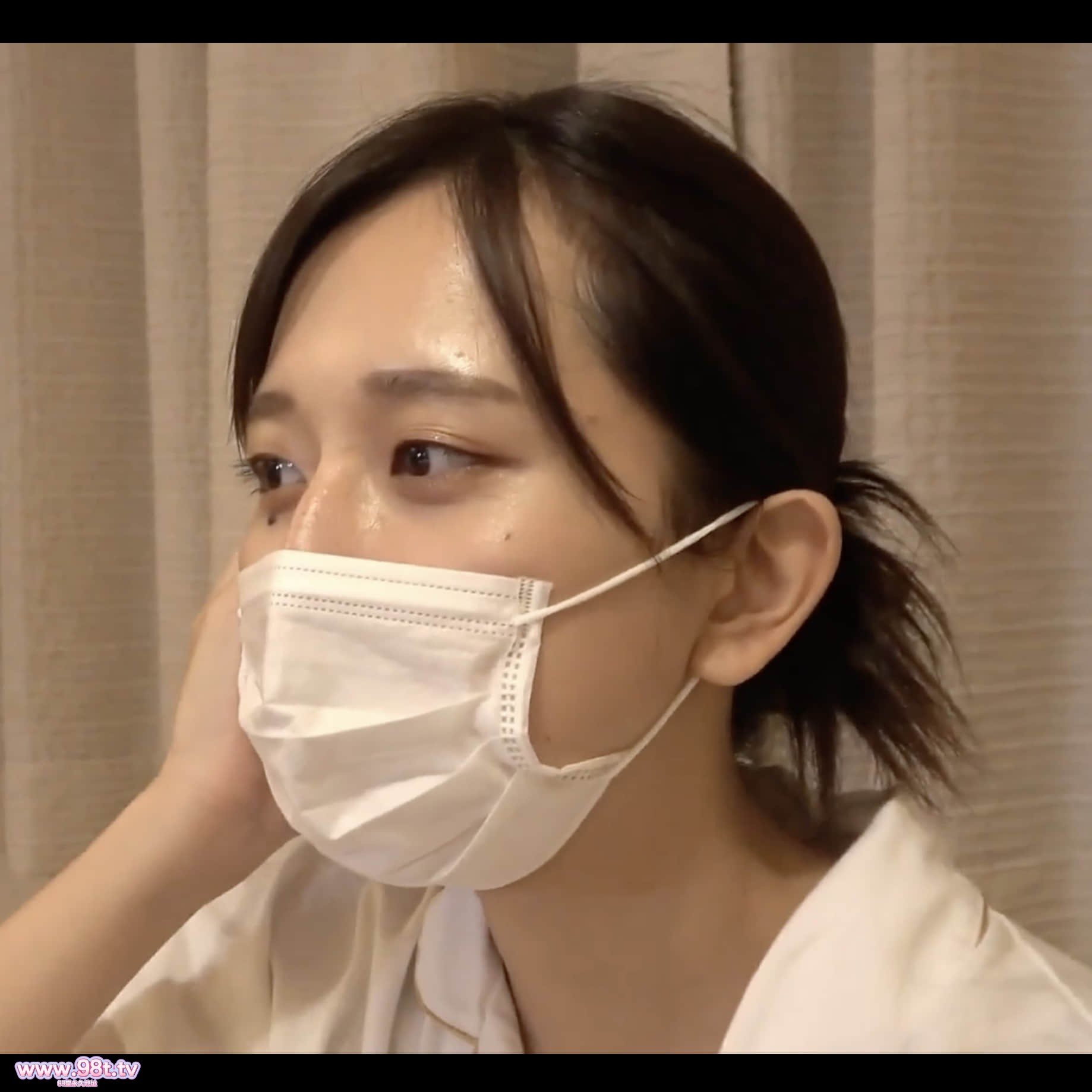 FC2PPV-4714782-【無】近所のカフェで働いている美女に一目惚れ １年間通