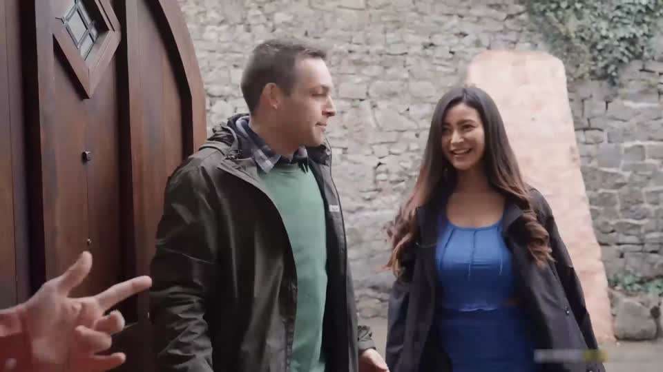 极品好片~亚裔混血当着老公面乱交性爱~情节白眼爽