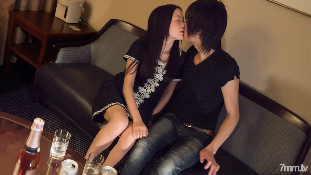 389-YOU-03用酒精发光并互相要求你的俏皮性爱