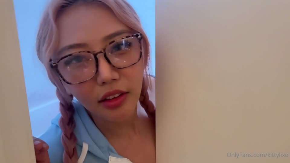 童颜肥唇爆炸身材极品亚裔「Kitty Lixo」露脸性爱私拍 妖艳骚货高潮脸，反差少女阿黑#亚裔#白虎#骚逼#性交