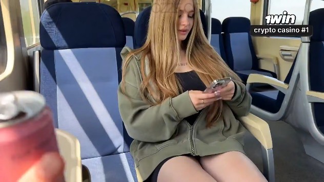 P站 极品天然摇晃巨乳【Comatozze】火车艳遇：陌生美女主动勾引邻座男子 火车上陌生美女主动坐#射精#骚逼#人妻#挑逗#露出#性交