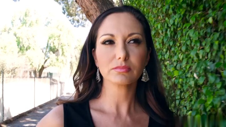 『中文字幕』离我女儿远点她还小有需求你来操我。#白虎#高难度动作#骚逼#挑逗#舔脚#舔逼#性交