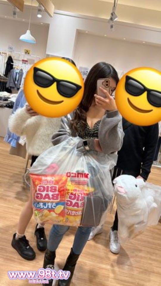 FC2PPV-4873970- 旦那の残クレα―ドの借金払う為に、おじさんに抱かれるギャル妻さん 初めの時の撮影は途中